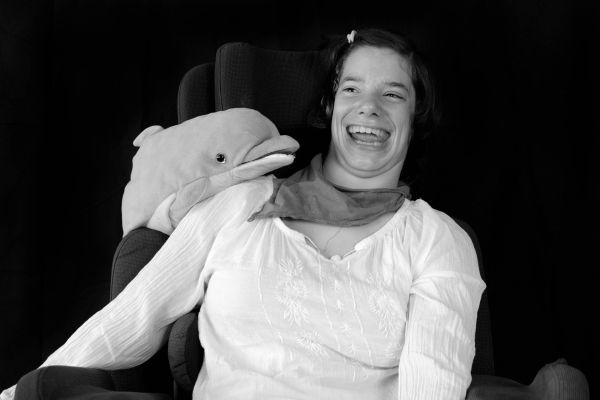 Mädchen mit Delfin SW