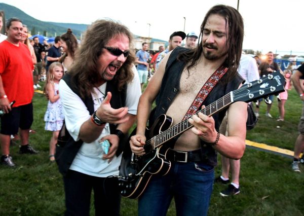 Zeremony Luftgitarre Gitarre Publikum