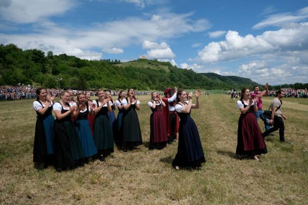 Pfingstritt Pfingstdamen Tradition