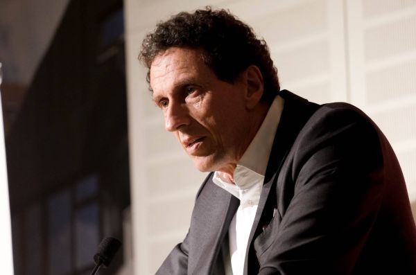 Julian Nida-Rümelin spricht Vortrag Blick