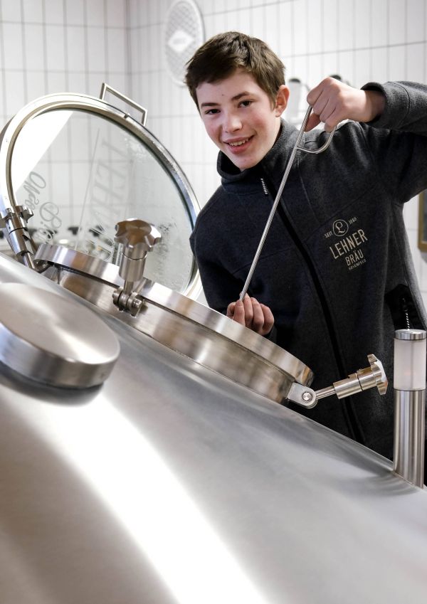 Azubi Bierbrauer Kessel bier
