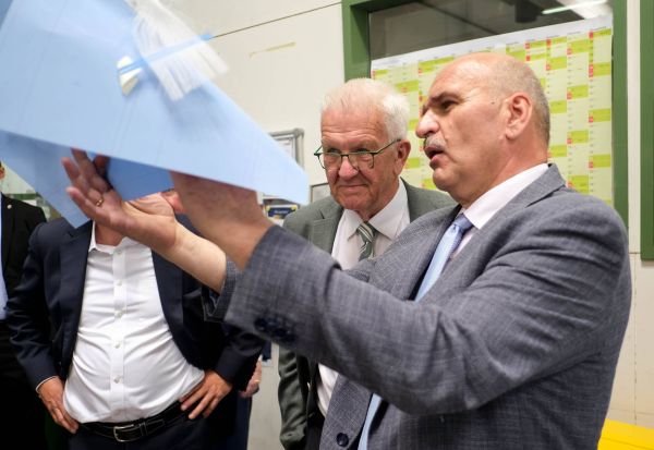 Siebfarbrik Winfried Kretschmann Besichtigung Vorführung