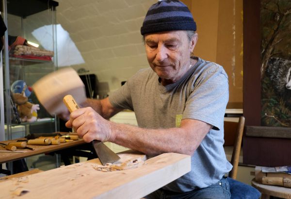 Holzschnitzer Kunst Hammer