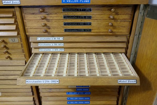 Jonas Häring Uhrmacher  Ersatzteile Schublade