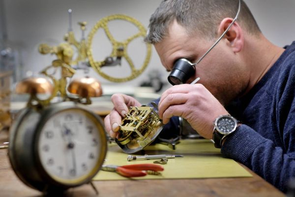 Jonas Häring Uhrmacher Monokel Lupe