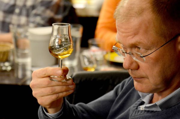 Brot und Whisky Verkostung Cafe Kult Glas