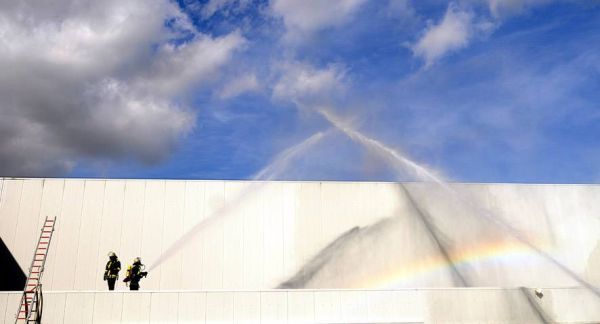 Gomaringen Hauptübung der Feuerwehr macht Regenbogen