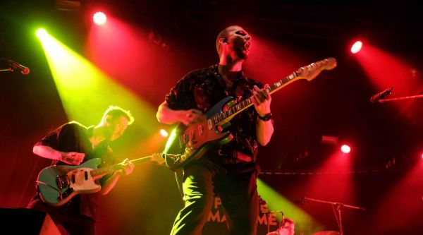 Please Madame Gitarren