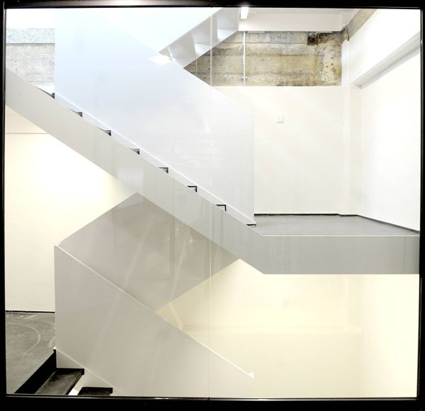 Pausa Tonnenhalle Mössingen Treppen hinter Glas