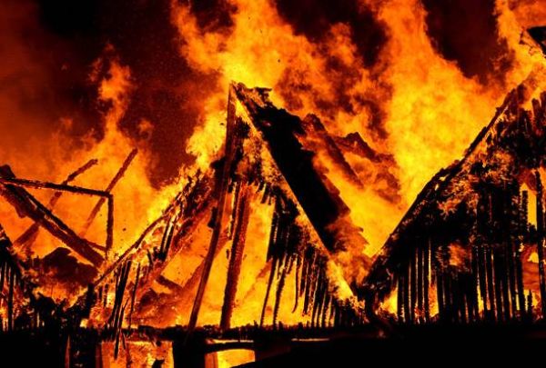 Großbrand in der Schreinerei Schmid Ofterdingen Flammen